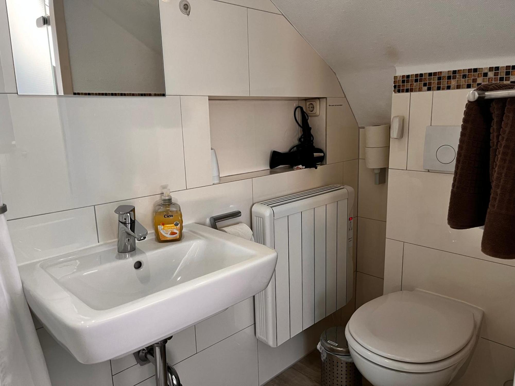 Gaestehaus Sommertal Mit Pool Im Garten, Eigener Parkplatz, 800M Zum Bodensee, 300M Zur Altstadt Мерсбург Екстер'єр фото