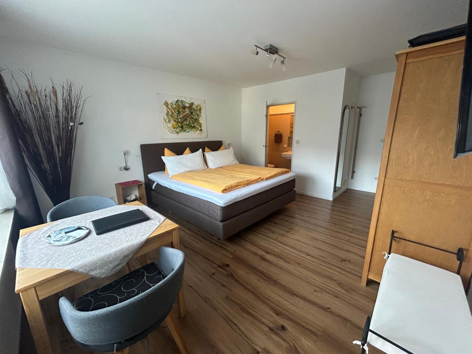 Gaestehaus Sommertal Mit Pool Im Garten, Eigener Parkplatz, 800M Zum Bodensee, 300M Zur Altstadt Мерсбург Екстер'єр фото