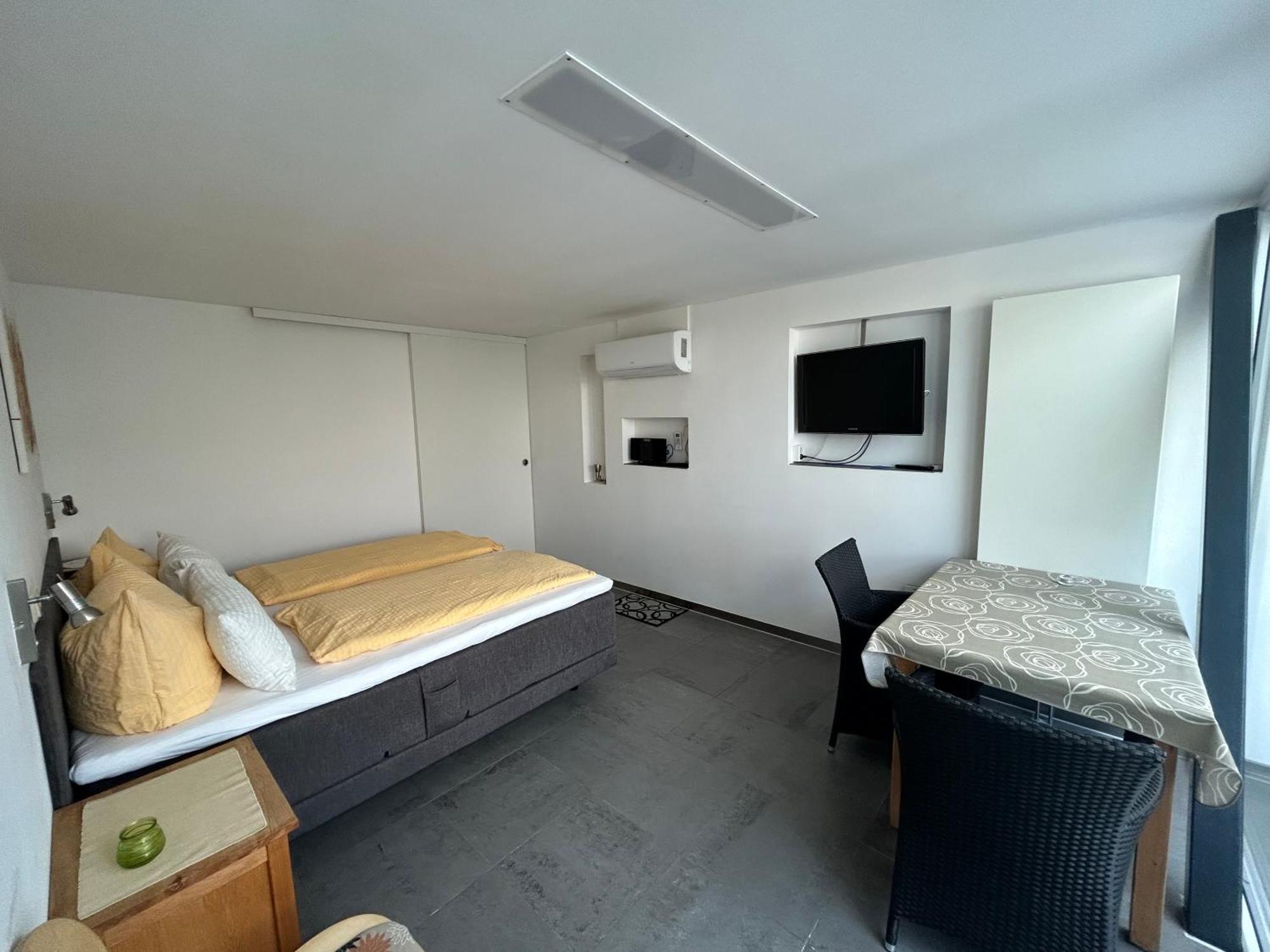 Gaestehaus Sommertal Mit Pool Im Garten, Eigener Parkplatz, 800M Zum Bodensee, 300M Zur Altstadt Мерсбург Номер фото